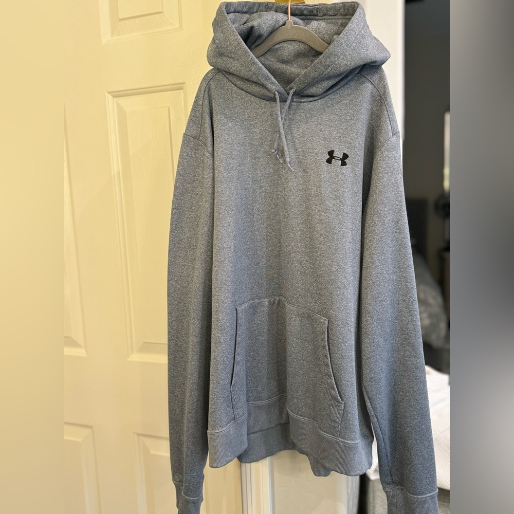 Men’s Under Armour large fleece twist hoodie great condition!